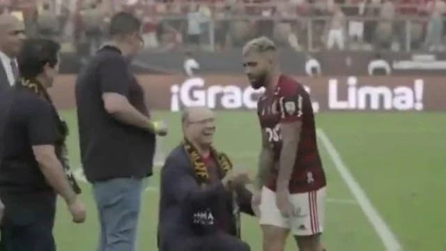 Gol contra: Quem deu a ideia para o governador do Rio ajoelhar-se diante de Gabigol?
