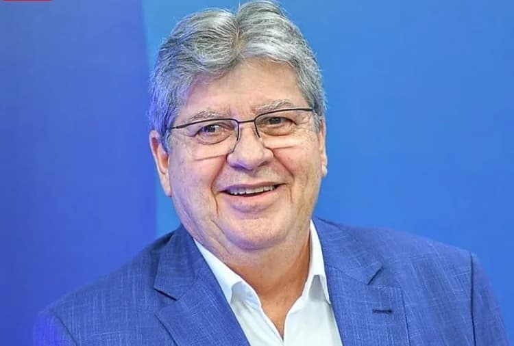 Govenador faz funcionalismo sorrir, enquanto a oposição fecha a cara