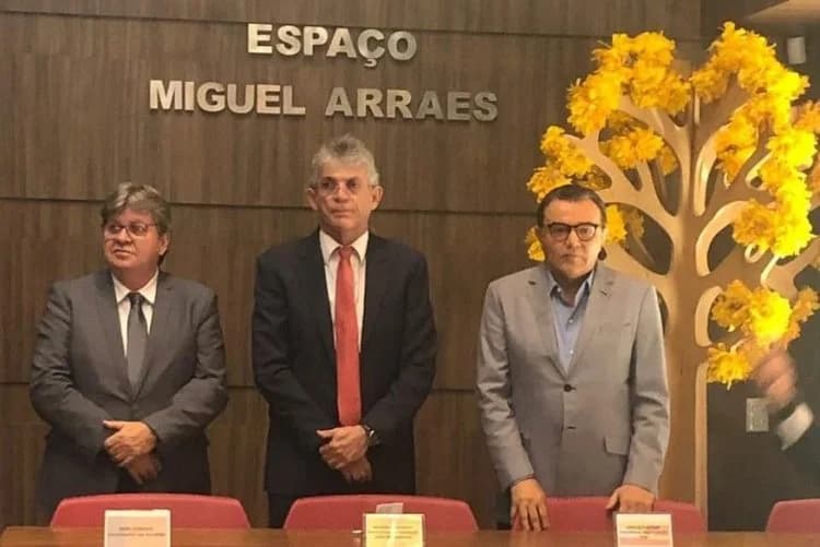 João e a saída pela esquerda