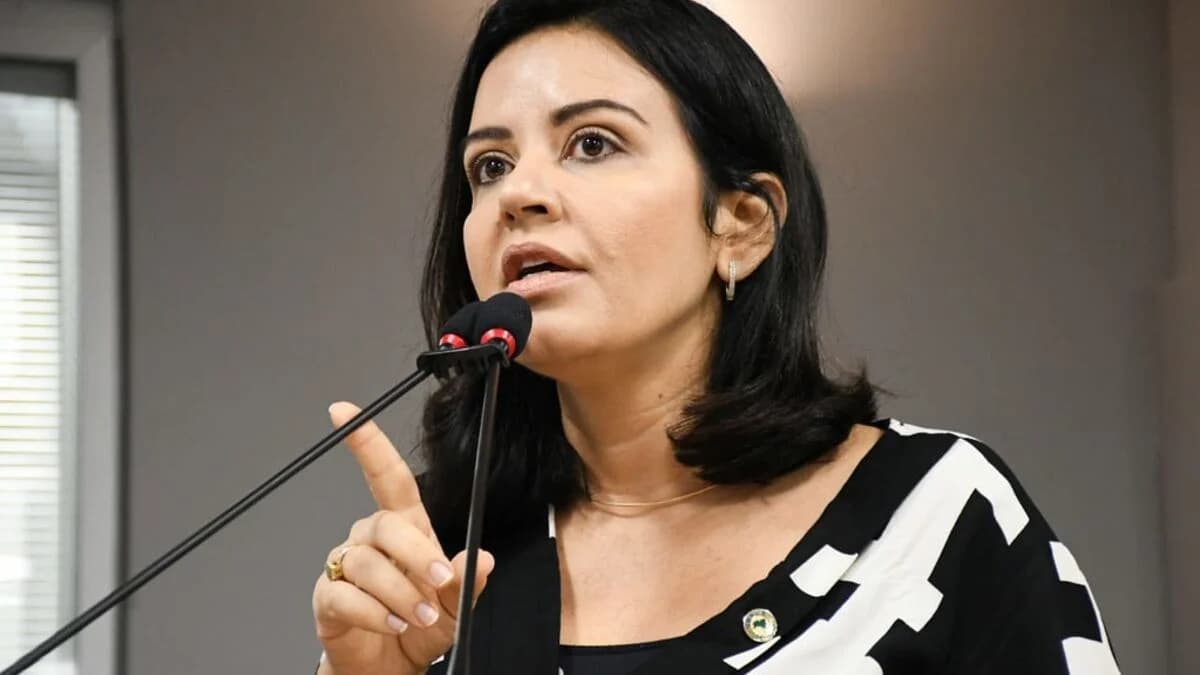 Pollyana acaba com o teatro socialista e se coloca como a Adriano Galdino do PSB
