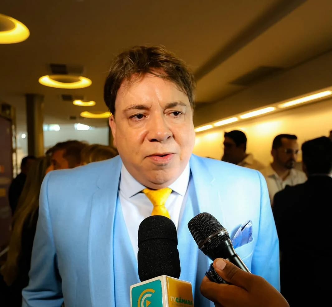 Lei que proíbe celular e cobra ponto dos médicos é inconstitucional, diz Dinho