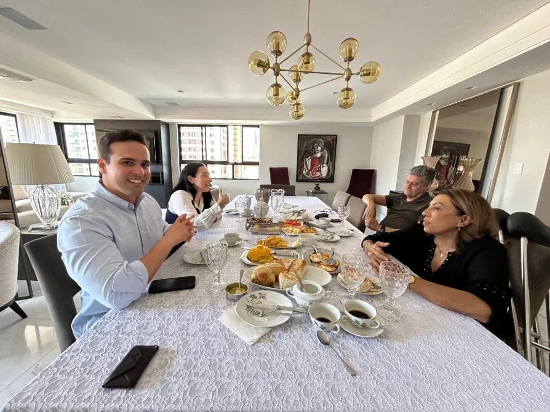 Sextou: Cida e Lucas tomam café e PT fica com a faca e o queijo na mão