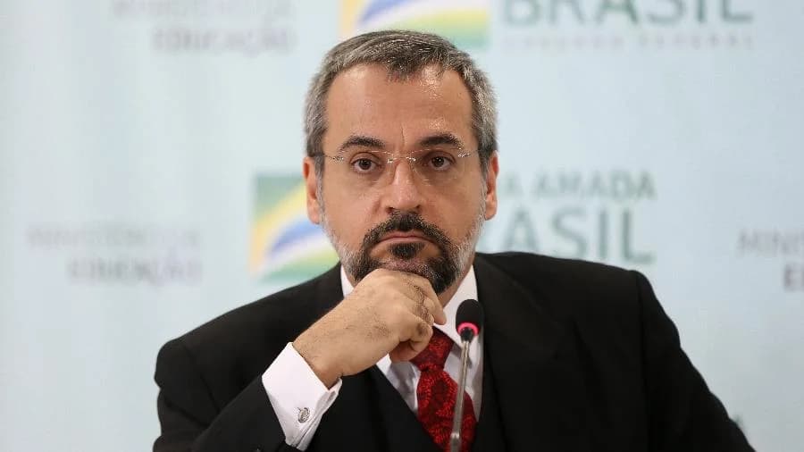 É fumo: Reitores ameaçam acionar ministro da Educação na Justiça por acusar universidades de produção ilegal de drogas