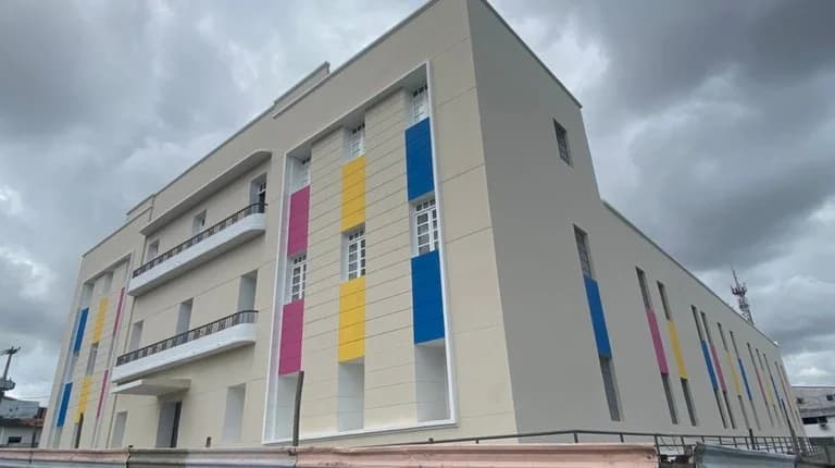 Bravo ! A inspiradora conversão da Central de Polícia na Escola de Artes