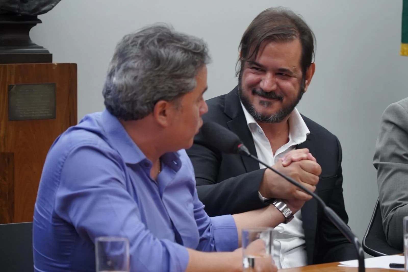 Efraim Filho diz sim à federação e sussurra um “Seja o que Deus quiser”