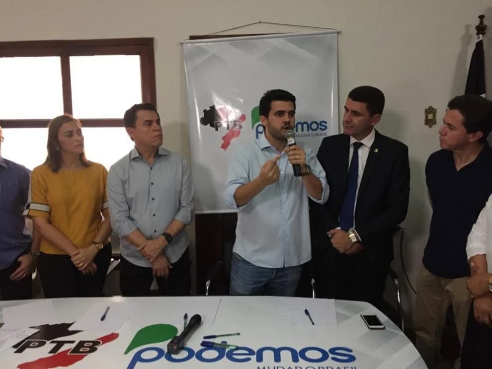 Enquanto a maioria patina, Podemos e PTB saem na frente em dobradinha no terreno de João