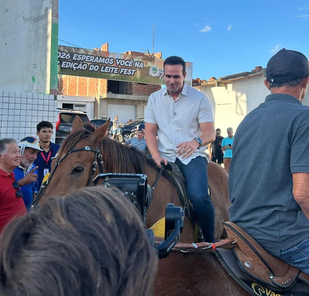 Lucas também montou num cavalo…e com sela