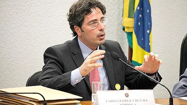 Fábio George é o entrevistado do Frente a Frente desta segunda