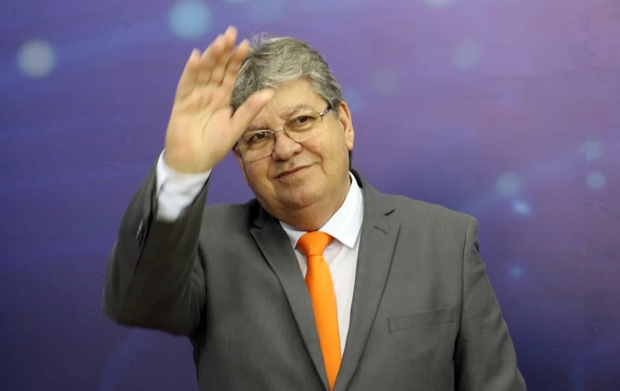 O povo ou o político, quem será o senhor do destino de João ?