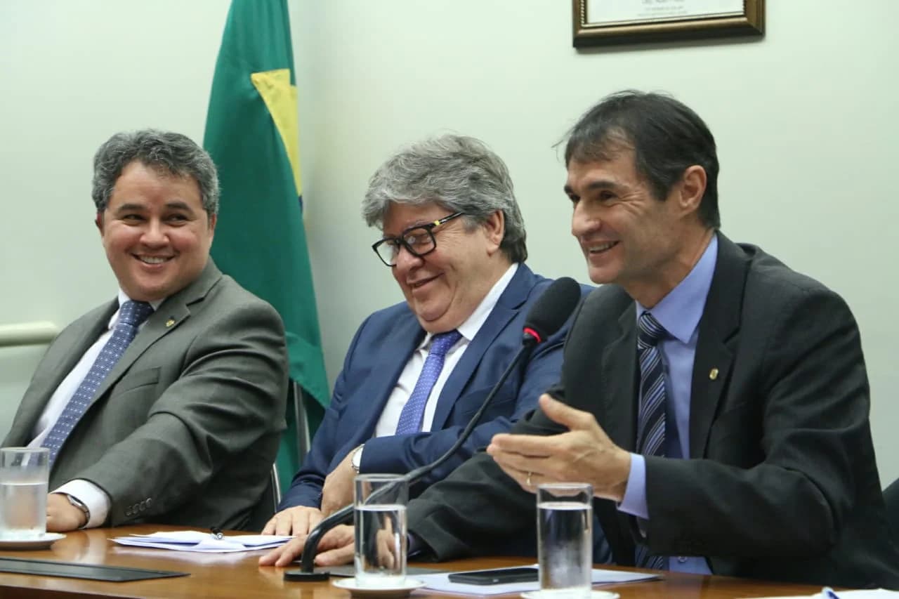 Clima ameno marca reunião de “diferentes” em Brasília e Governo do Estado emplaca cinco obras na lista de emendas