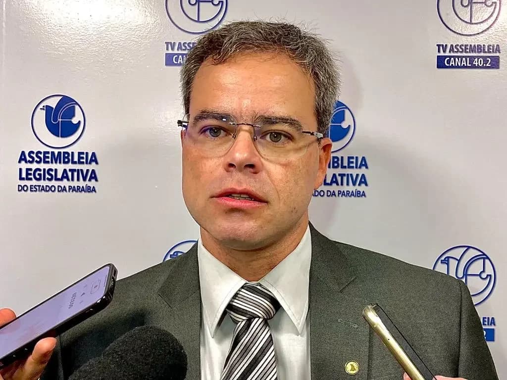 Direita quer Léo apoiando Flávio,  mas não garante reciprocidade pra 2028