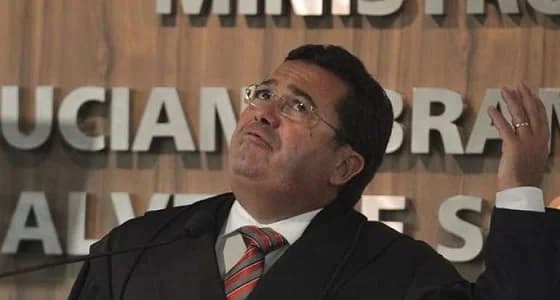 O exagero e a coragem de Vital em vetar uma propaganda de Governo