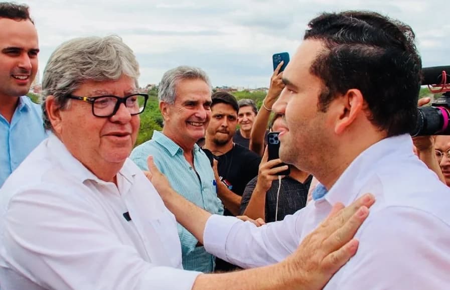 O destino de Dr. Jhony e o dilema de João Azevedo