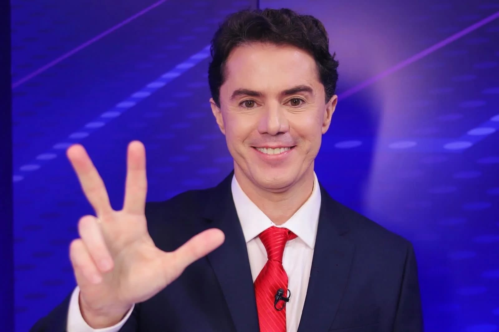 Veneziano avança e vai fechando um sim de quem tem dois pra dar