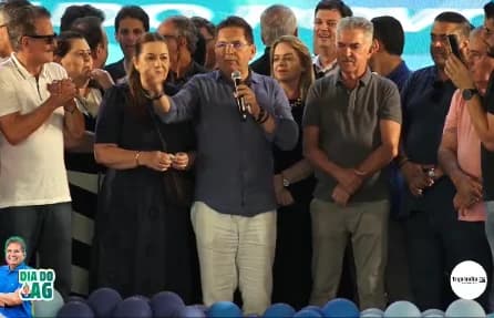 Em festa de aniversário, Galdino divide o bolo em dois pedaços; de quem será o primeiro?