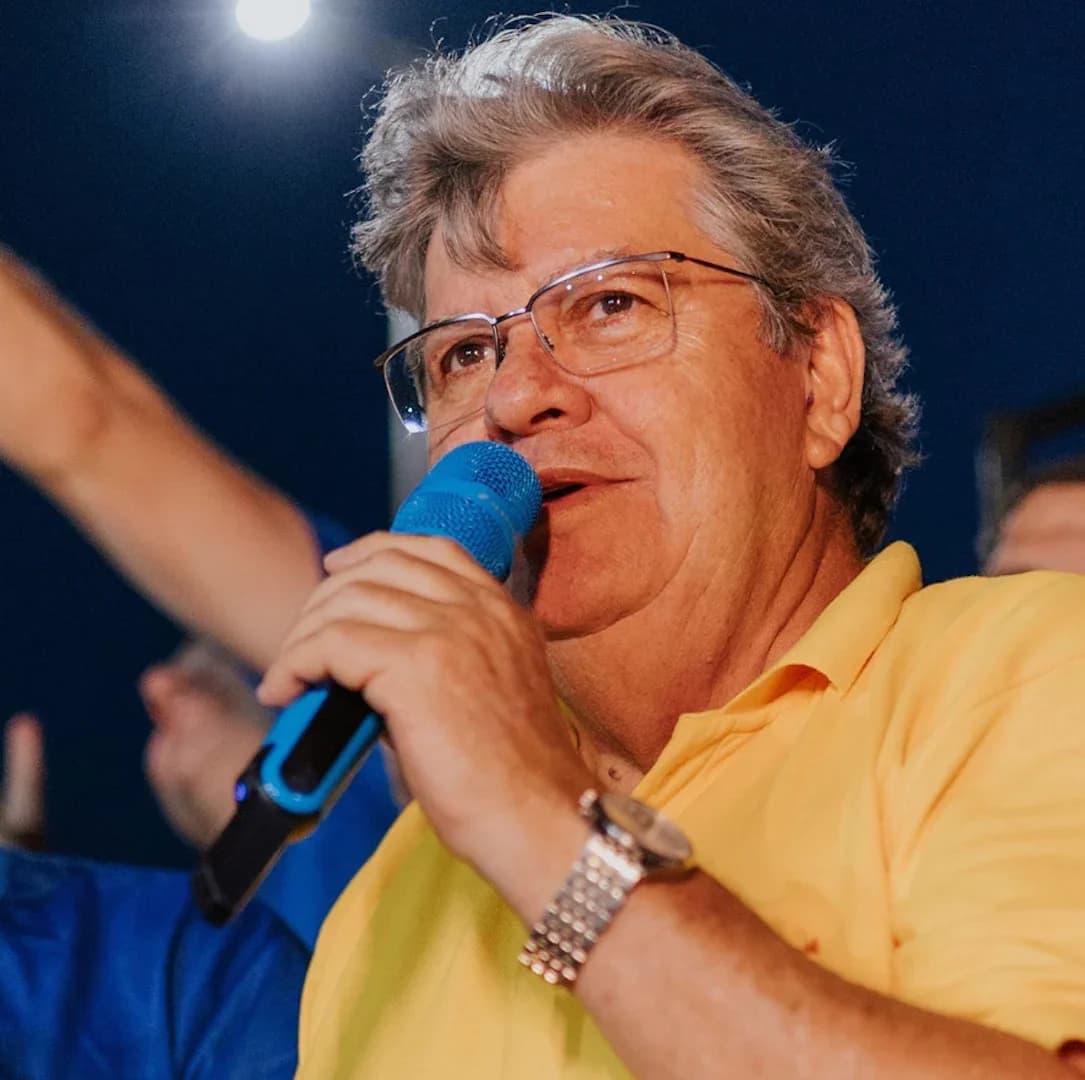 João ensina que nem só de galinha vive o político, mas de todo voto que vem do trabalho