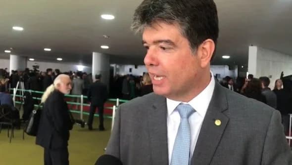 Ruy Carneiro já dribla Cícero nos eventos e se divide em gestos para Efraim e Lucas
