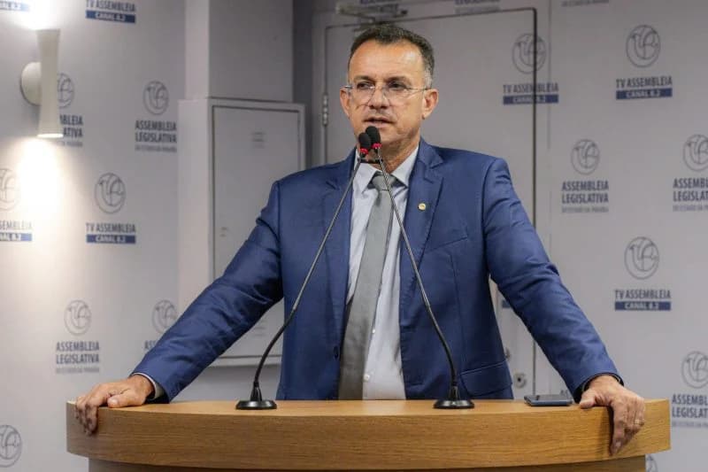 Polícias atrás de melhores salários não precisam de políticos atrás de mais votos