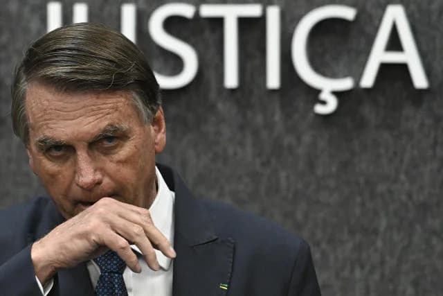 Três primeiras horas pós prisão de Bolsonaro geraram 2,7 milhões de menções nas redes; 41% a favor e 35% contra