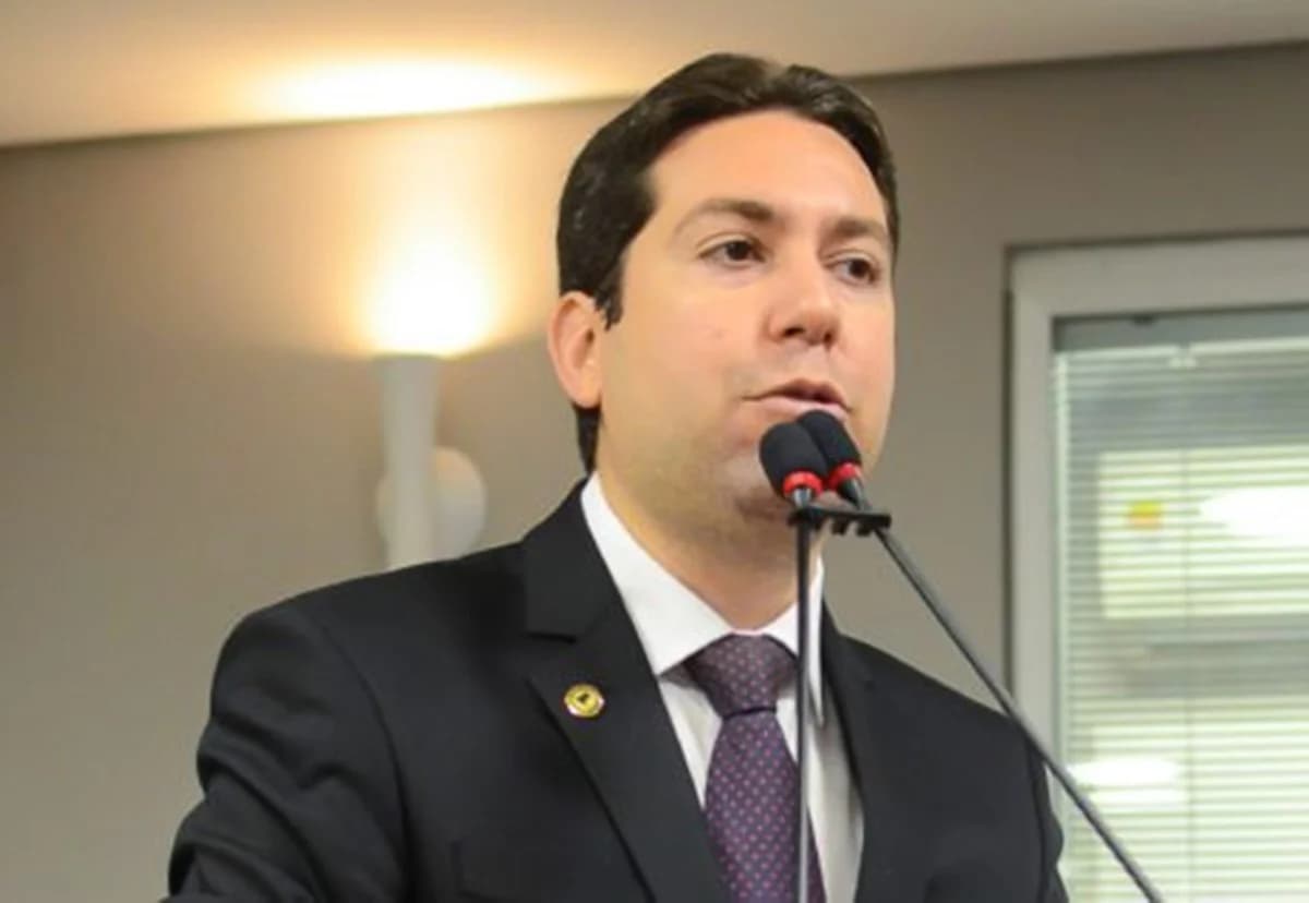 Nem PT, nem Cunha Lima: Presente de Natal para Cícero vem de Felipe Leitão