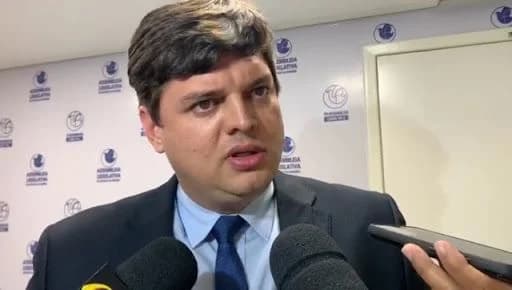 Taciano pede voto para TCE, negocia bases e diz a colegas que terá apoio de Galdino