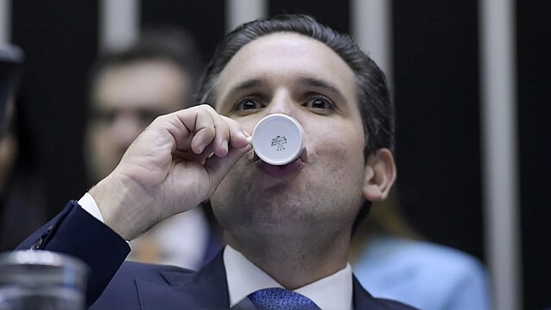 Hugo Motta, a dor e a delícia de ser o que é