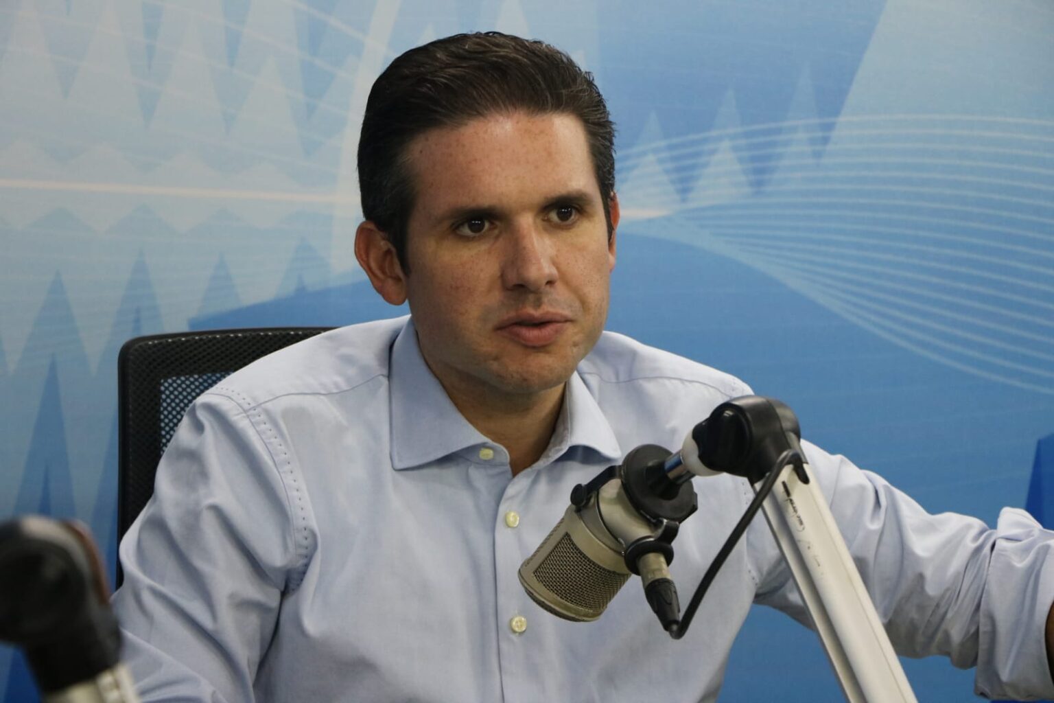 Hugo coloca o pingo nos Is e veta uso de vírgulas no Republicanos