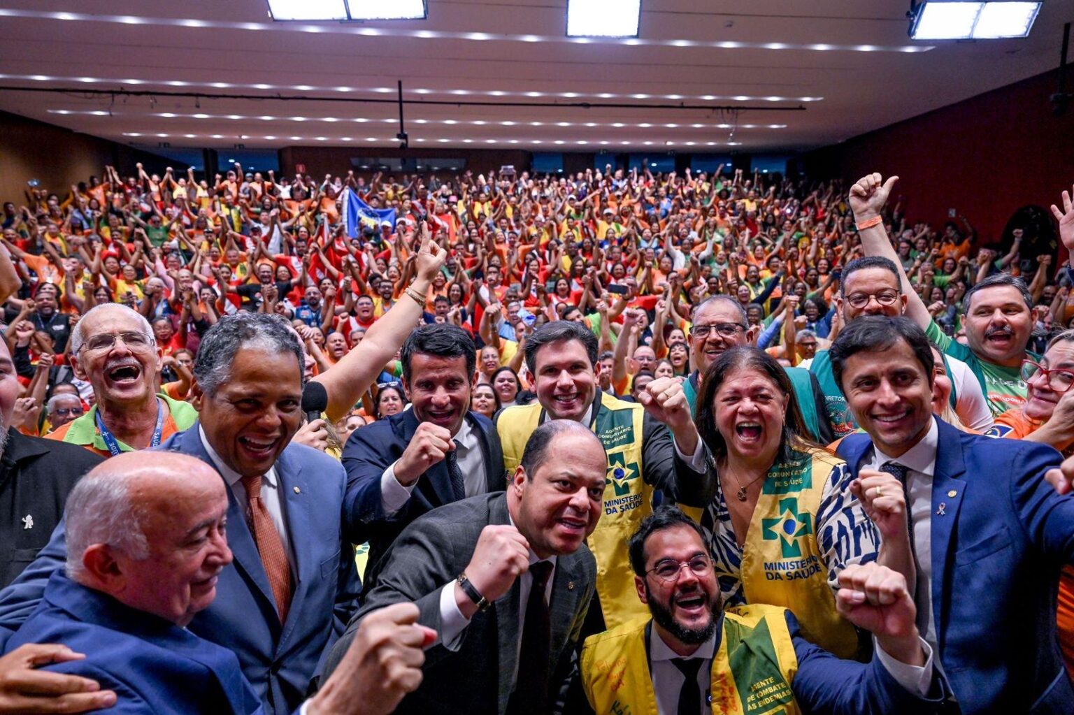 Entre a dor e a delícia de ser o que é, Hugo saboreia o prazer de ser aplaudido