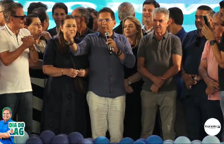 Em festa de aniversário, Galdino divide o bolo em dois pedaços; de quem será o primeiro?