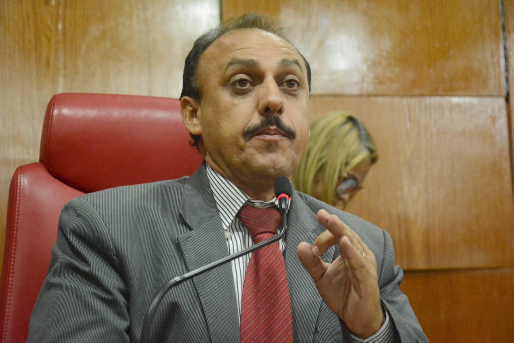 Zezinho do Botafogo é convidado a tirar o time de campo na PMJP