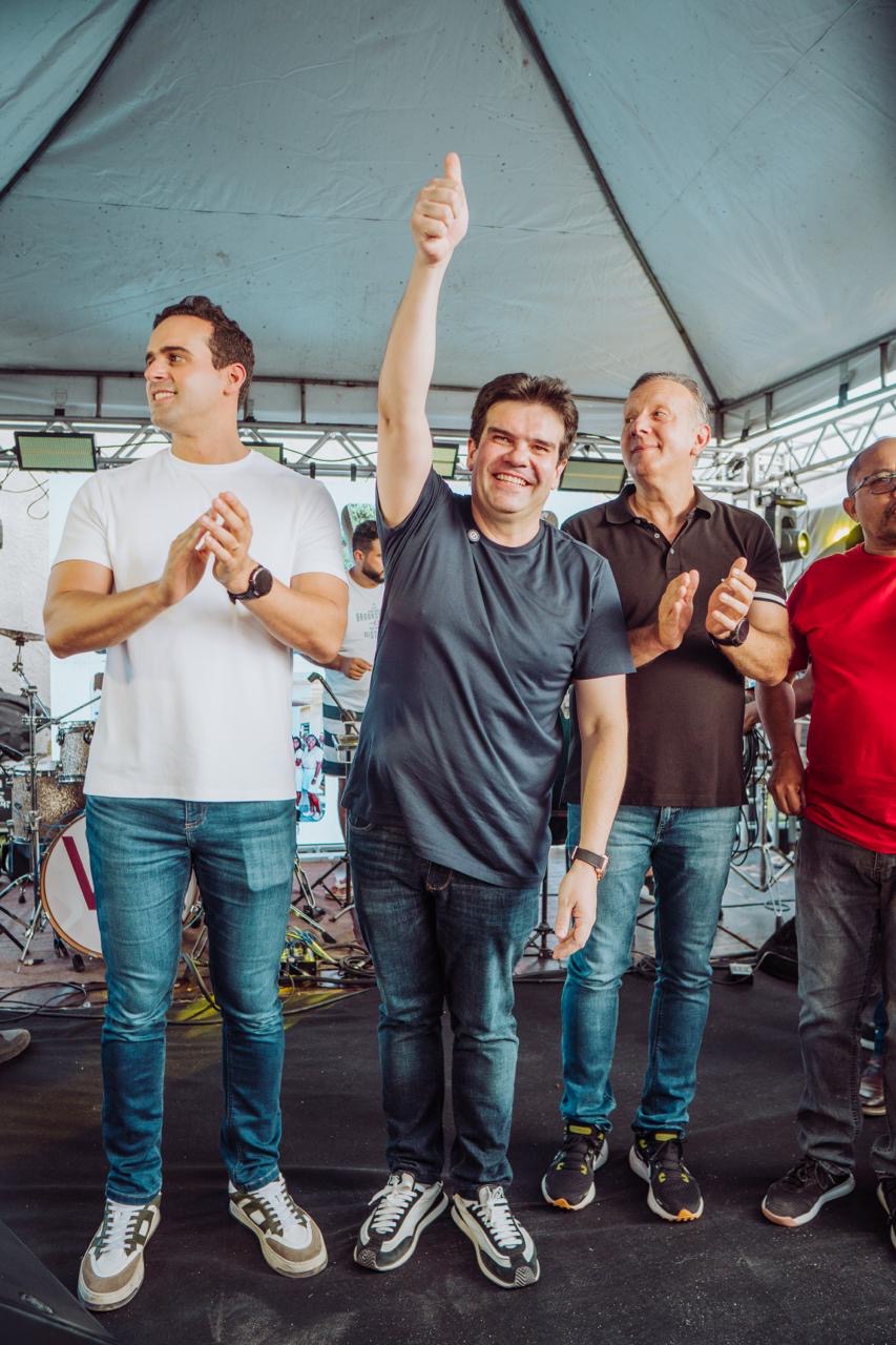 Os Carneiro emitem rugidos